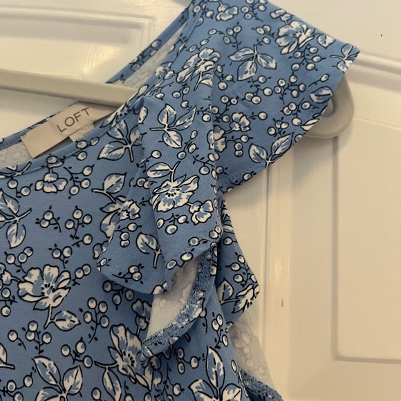 LOFT light blue flower print ruffle sleeve swing dress.  Soft Rayon.  Size M - Picture 5 of 6